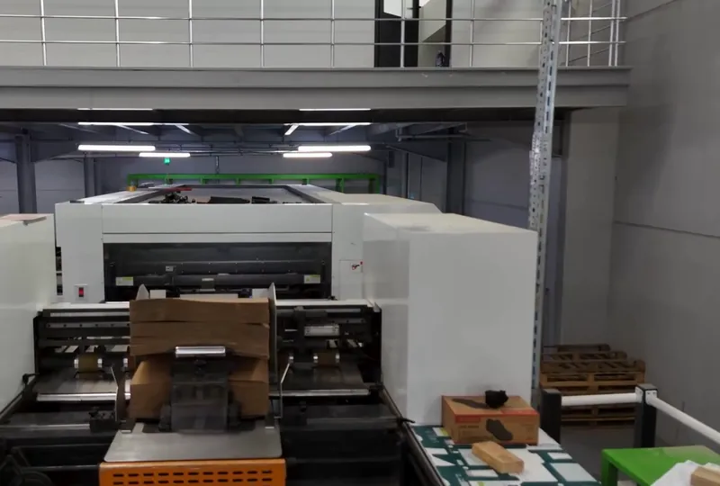 Die-cutting and creasing machine