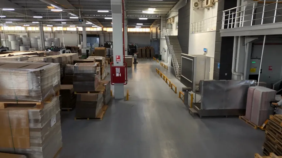 Warehouse with palletised corrugated packaging